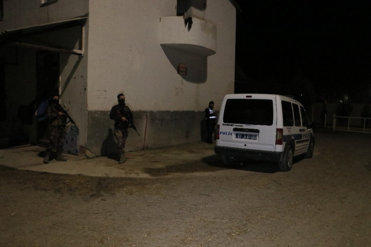Adana Hipodromu’nda narkotik uygulaması