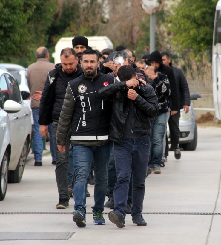Narkotik operasyonunda gözaltına alınanlar adliyeye sevk edildi
