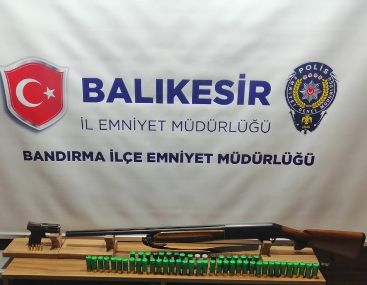 Balıkesir’de 5 silah ele geçirildi