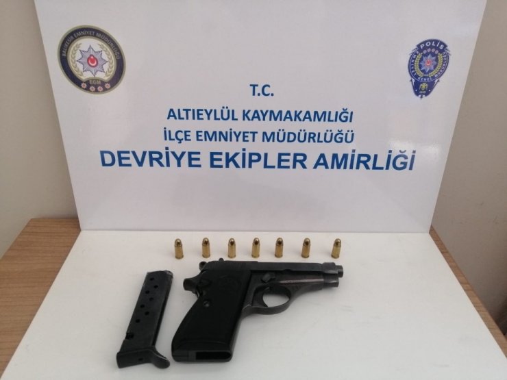 Balıkesir’de 5 silah ele geçirildi