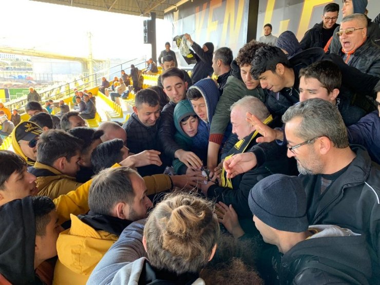 Aliağa’da taraftarlara ücretsiz forma