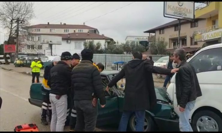 "Seviyor musun?" sorusuna hayır yanıtı alınca direksiyonu kırdı