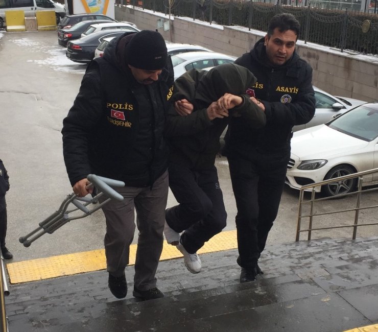Eskişehir’de fuhuş operasyonu: 8 gözaltı