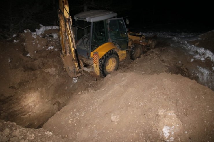 Isparta’da iş makinesiyle kaçak kazıya suçüstü: 2 tutuklama