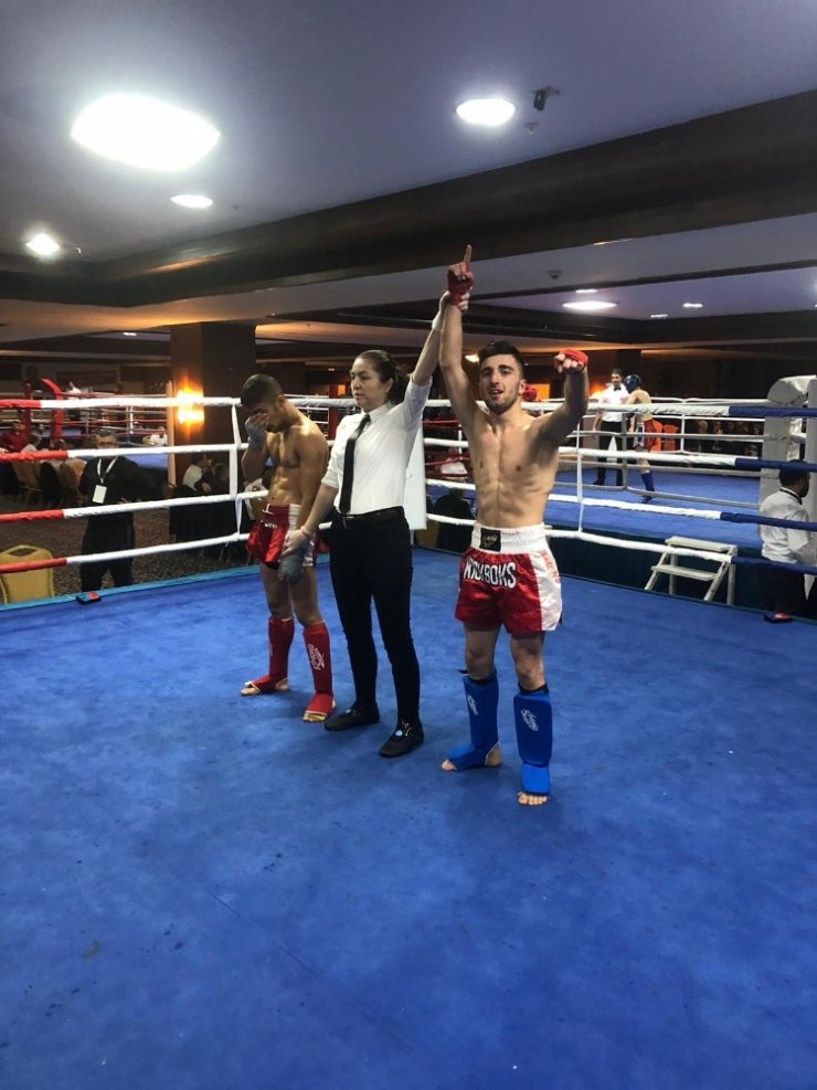 Kickboks’ta şampiyon oldular