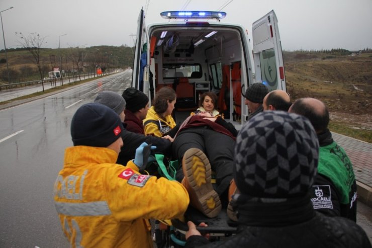 İzmit’te kontrolden çıkan otomobil şarampole devrildi: 1 yaralı