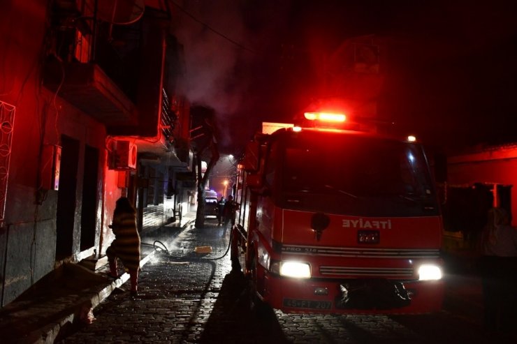 İki katlı apartmanda yangın