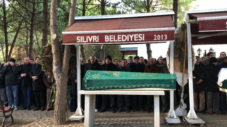 Metrobüs yoluna girerek kaza yapan genç motorcu, son yolcuğuna uğurlandı