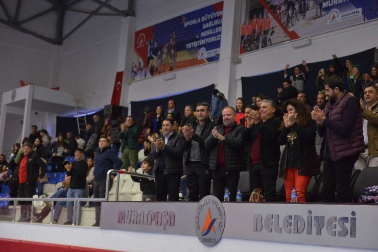 Kadın hentbol takımı haftayı galip bitirdi