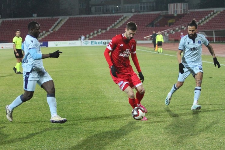 TFF 1. Lig: Balıkesirspor: 0 - Adana Demirspor: 4 (İlk yarı sonucu)