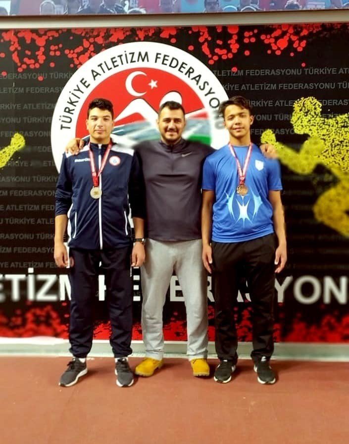 Uşaklı sporculardan gülle atmada çifte başarı