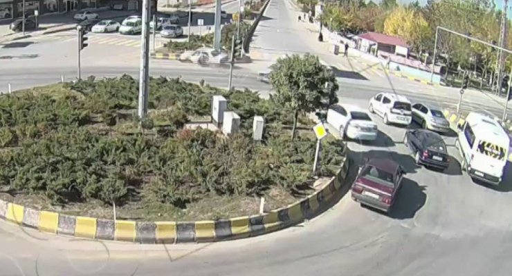Van ve Muş’ta meydana gelen trafik kazaları mobese kameralarına takıldı