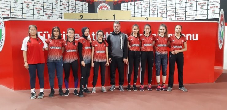 Atletler madalyaya doymuyor