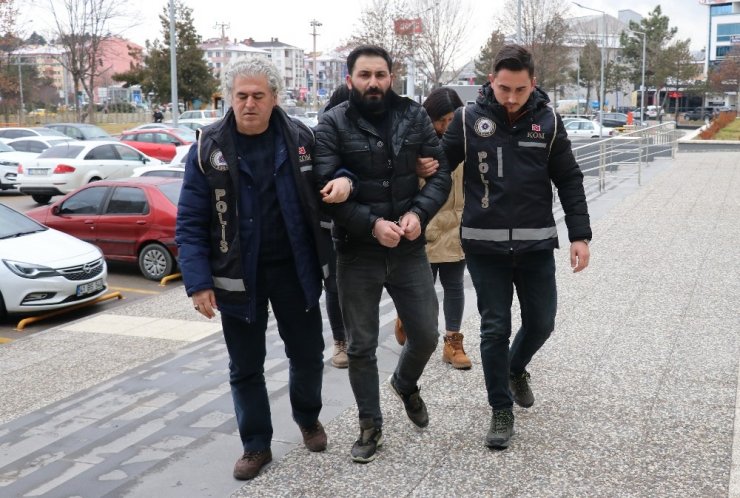 Bolu’da 10 kilo eroinle yakalanan 2 kişi adliyeye sevk edildi