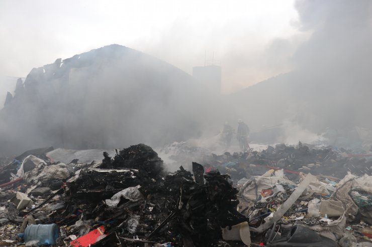GÜNCELLEME - Bursa'da hurda deposundaki yangın söndürüldü