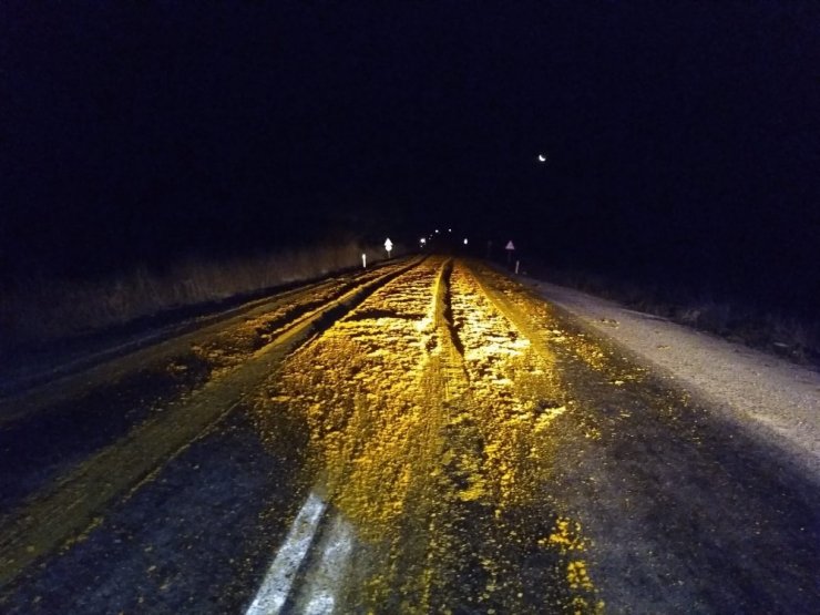 Yoldaki portakal posasını kar sanan sürücüler şaşkınlıklarını gizleyemedi