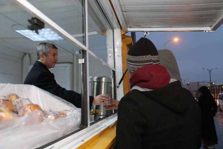 Şahinbey Belediyesi’den dondurucu soğukta insanın içini ısıtan hizmet