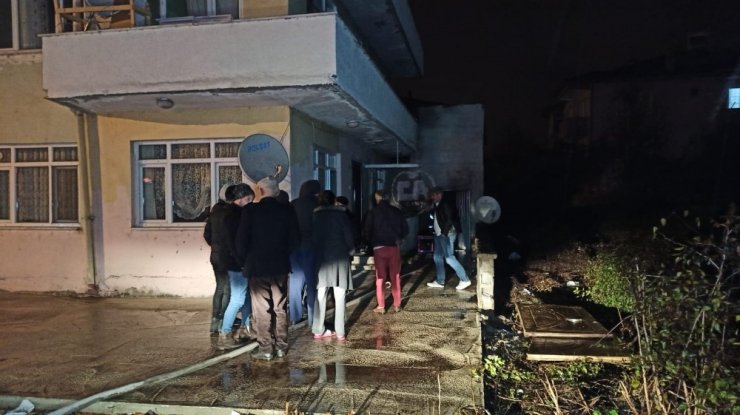 Çıkan yangınlarda 2 ev yandı