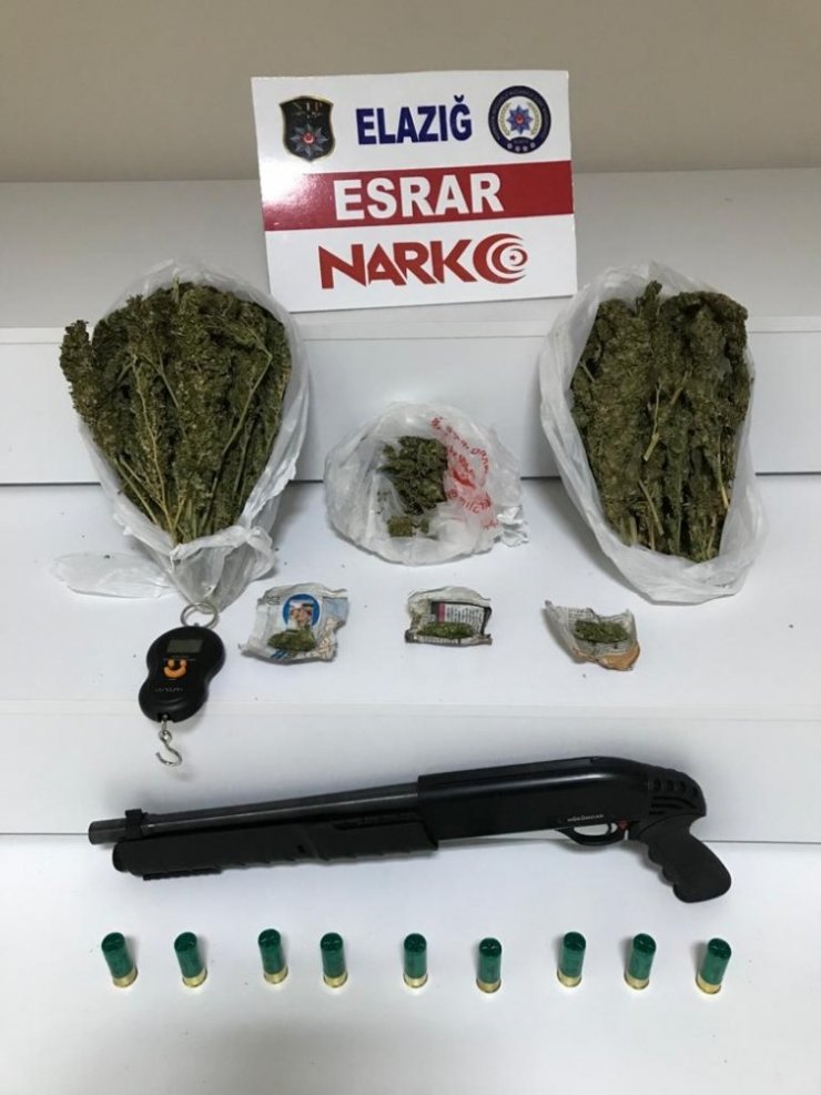 Otomobilin kornasından uyuşturucu çıktı
