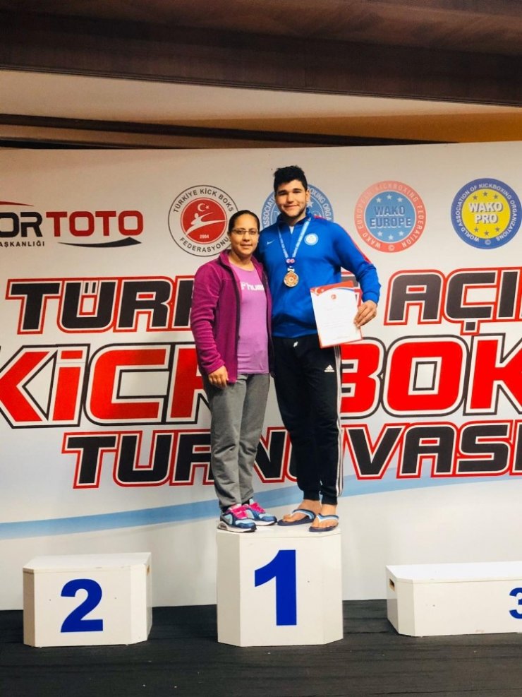 Kicklight Türkiye Şampiyonu Pasinlerli Hakan Koç oldu