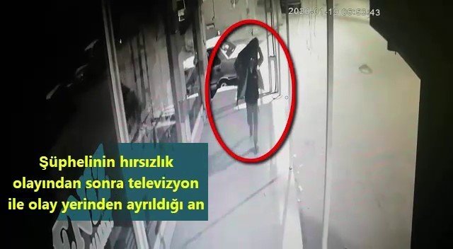 Park halindeki araçtan hırsızlık yaptı kameralara yakalandı
