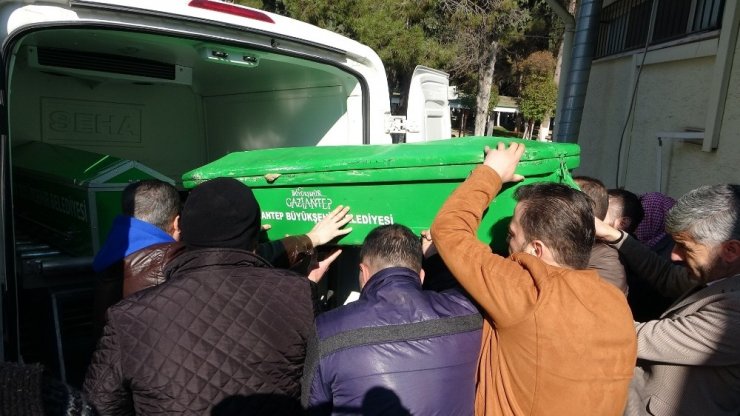 Feci kazada ölen baba ve olunun cenazesi yakınlarına teslim edildi
