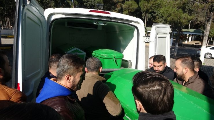 Feci kazada ölen baba ve olunun cenazesi yakınlarına teslim edildi