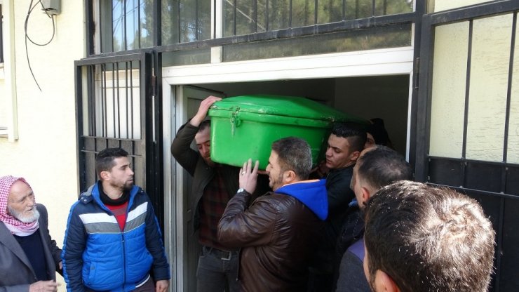 Feci kazada ölen baba ve olunun cenazesi yakınlarına teslim edildi