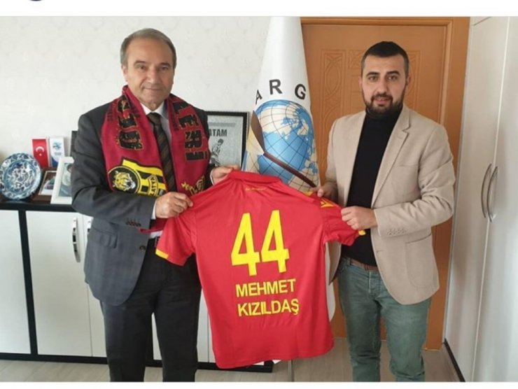 Malatyaspor Taraftarlar Derneği’nden ‘Karneni getir atkını al’ projesi