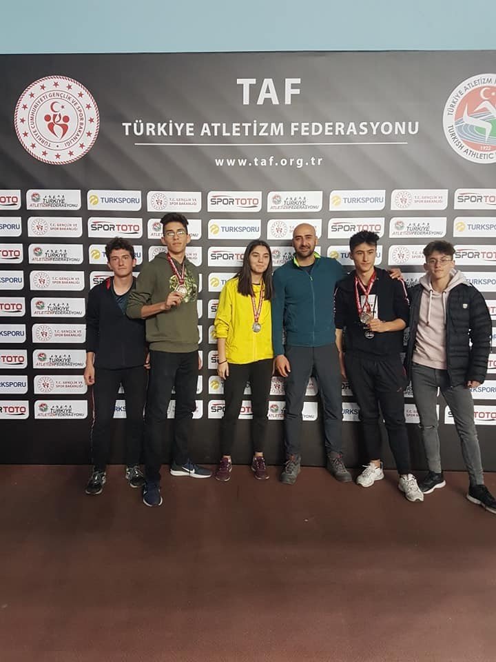 Ispartalı atletizmcilerden Türkiye dereceleri