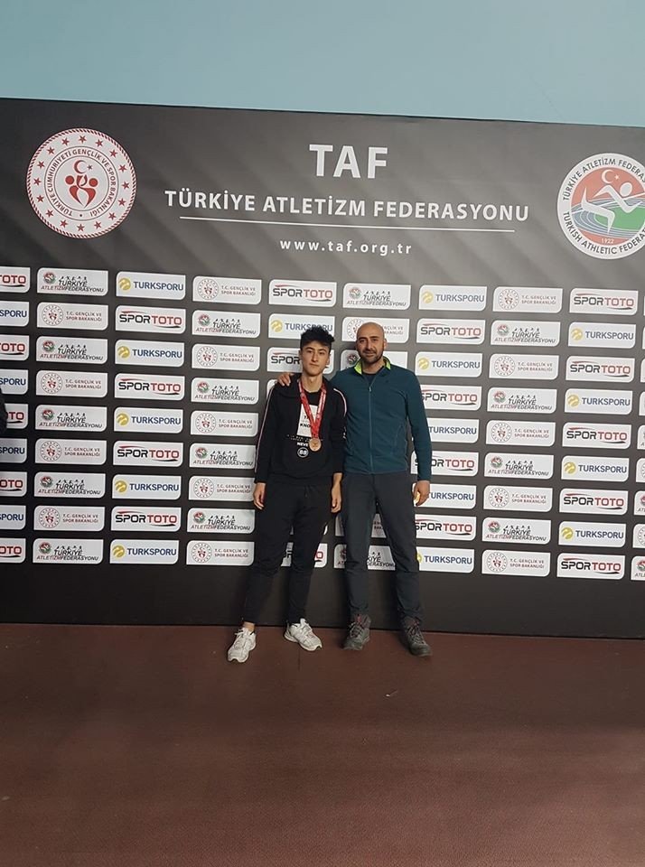 Ispartalı atletizmcilerden Türkiye dereceleri