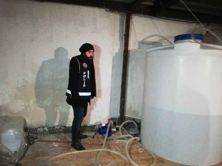Polisten Metil Alkol baskını, yaklaşık 7 ton yakalandı