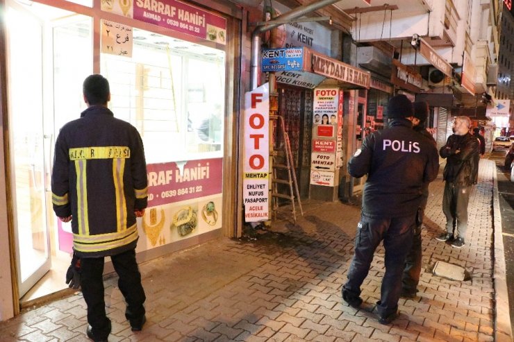 Kepengi inik sarraftan gelen kadın sesleri polisi harekete geçirdi