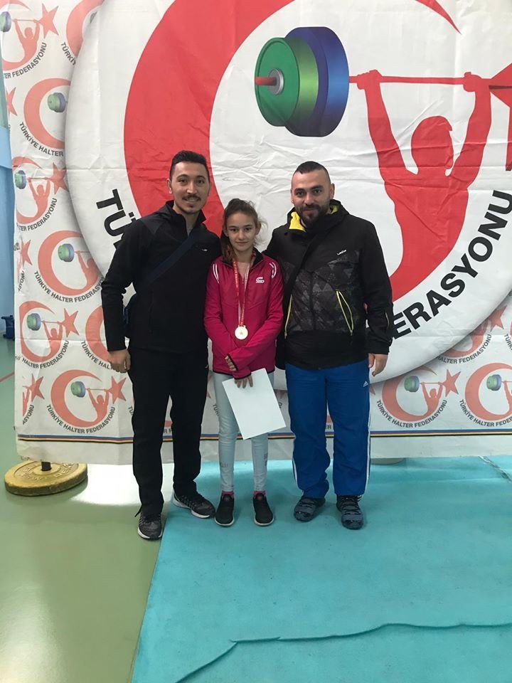 Suna Türküsever Yıldızlar Halter’de Türkiye Şampiyonu