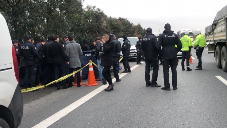 Kocaeli TEM’de battaniyeye sarılı ceset bulundu