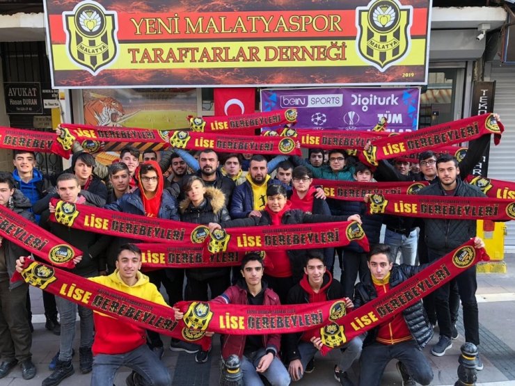 Malatyaspor Taraftarlar Derneği’nden ‘Karneni getir atkını al’ projesi