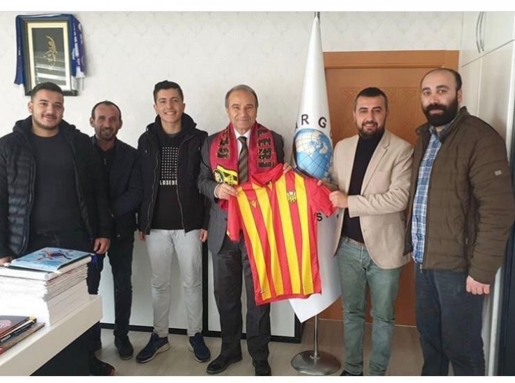 Malatyaspor Taraftarlar Derneği’nden ‘Karneni getir atkını al’ projesi