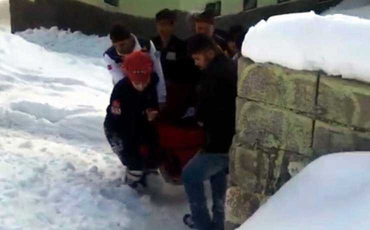 Siirt’te ekipler hasta kadın için seferber oldu