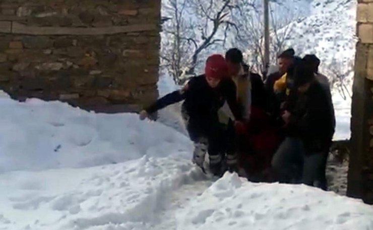 Siirt’te ekipler hasta kadın için seferber oldu