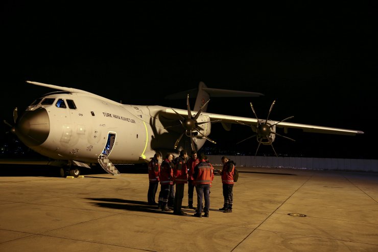 Somali'deki yaralıları Türkiye'ye getirecek sağlık ekibi uçakla Mogadişu'ya gitti