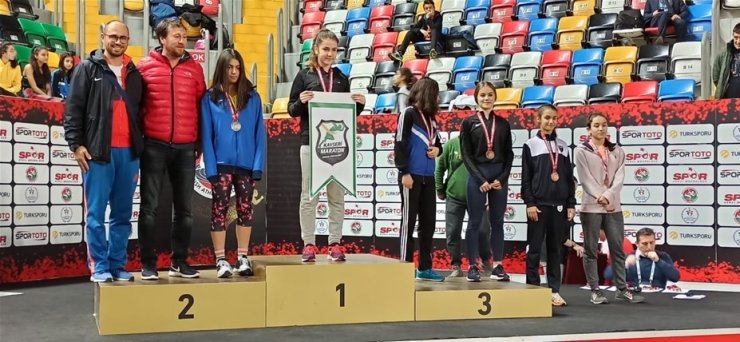 Aydınlı Saadet’ten çifte madalya