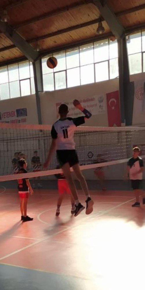 Simavlı genç voleybolcu kampa çağrıldı