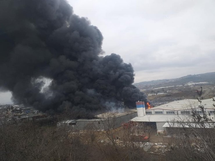 Bursa’da geri dönüşüm fabrikasında büyük yangın