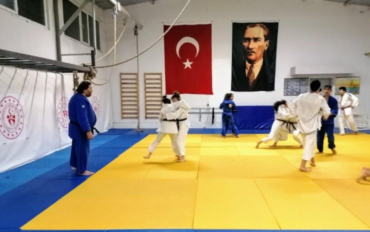 Yunusemreli judocular ümitler Türkiye Şampiyonasına hazırlanıyor