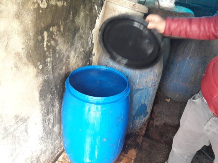 2 bin 310 litre kaçak içki ele geçirildi