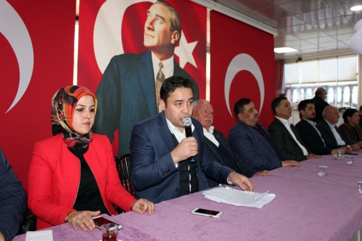 AK Parti’li Kaya, muhtarlarla buluştu