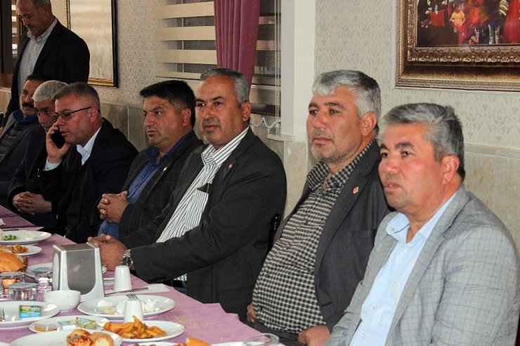 AK Parti’li Kaya, muhtarlarla buluştu