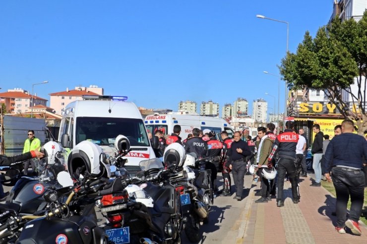 Antalya’da trafik kazasında 2 polis memuru yaralandı