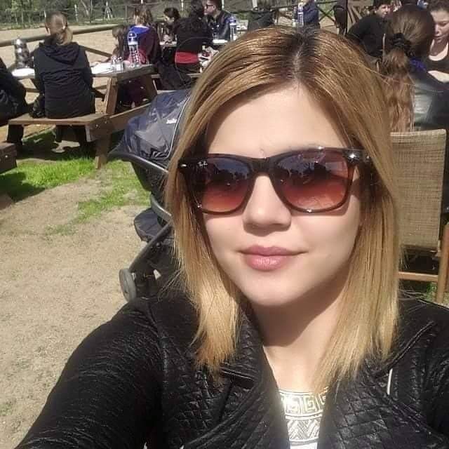Evini benzin döküp ateşe vermiş