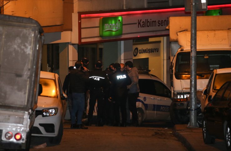 Beyoğlu'nda silahlı çatışmada 2 kişi yaralandı